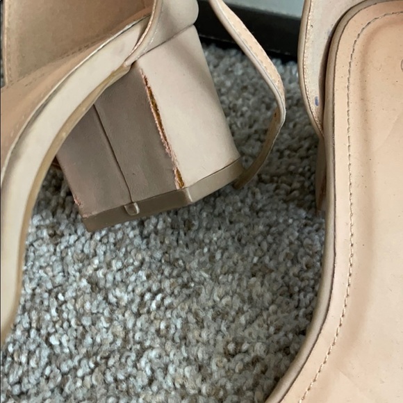 Tan short heels - Picture 3 of 3